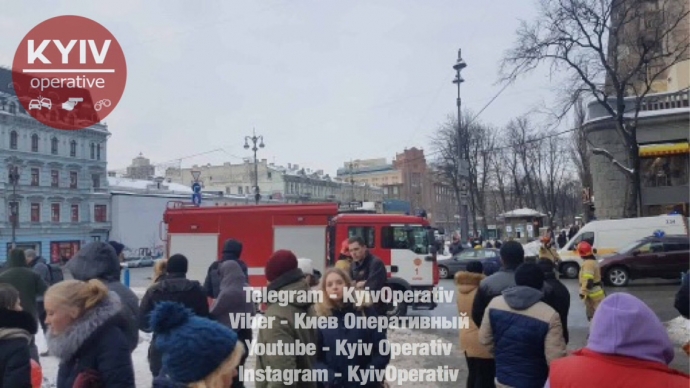 В центре Киева пожар в здании знаменитого рынка: появились фото (1)
