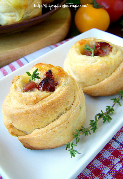 Рецепт - Сливочные булочки с тимьяном, моцареллой и вялеными помидорами