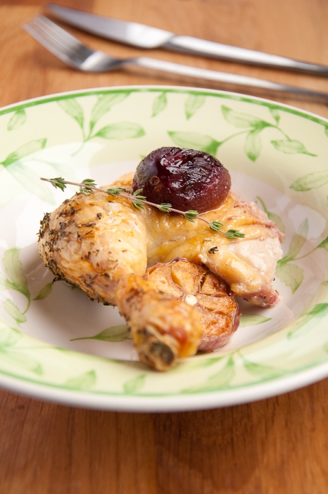 Рецепт - Курица с яблоками, сливой и кукурузной сальсой