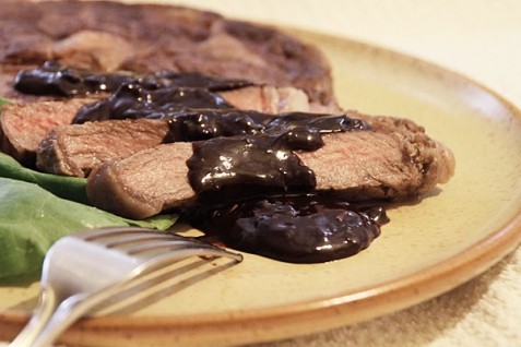 Рецепт - Шоколадный соус к стейку из говядины