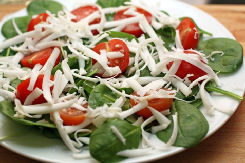 Рецепт - Салат со шпинатом и помидорами черри
