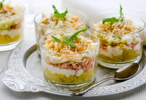 Рецепт на Новый год: Порционный салат с тунцом