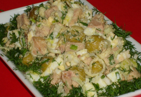 Рецепт - Салат с печенью трески и оливками