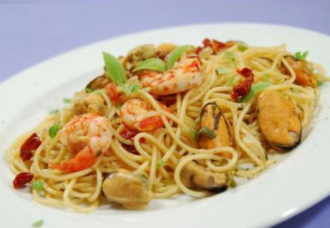 Рецепт - Спагетти с мидиями и креветками